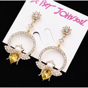 🎉🎉HP 🎉🎉 Betsey Johnson unique honey bee earrings 🐝
